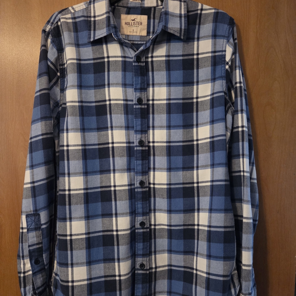 Hollister Men's Blue and White Plaid Shirt